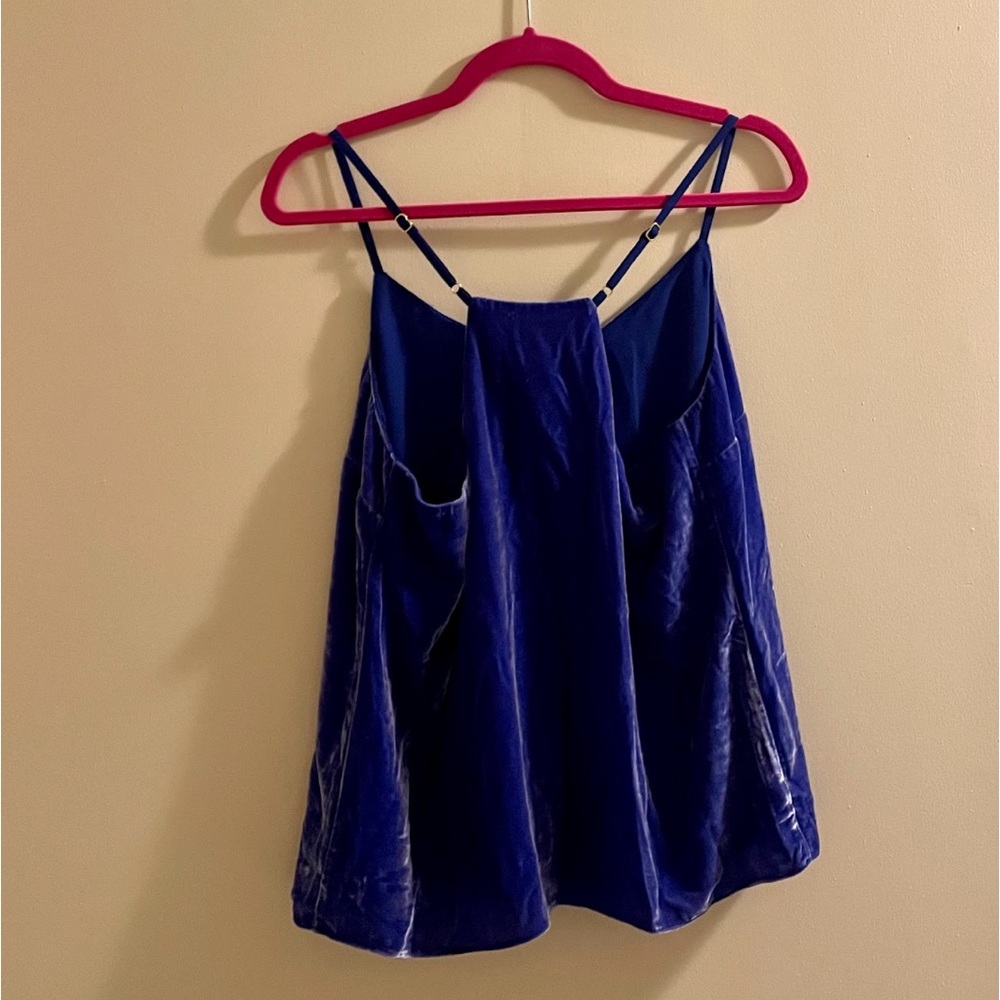 NWT Lilly Pulitzer Blue Crushed Velvet Top Size Medium - Picture 2 of 5